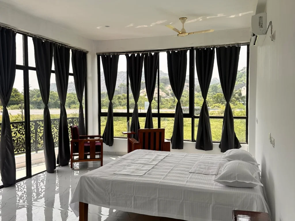 Suite room with balcony at Fort View Inn